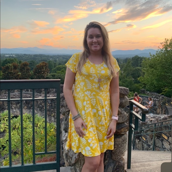 Bobbie Brooks Dresses & Skirts - Super soft yellow floral dress 👗 🌻